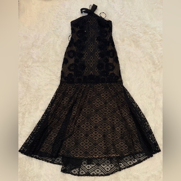 NEW Tadashi Shoji Lakota Embroidered Halter Black Gown    Sz 10 - Picture 3 of 7